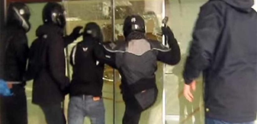 Εισβολή Ρουβίκωνα στην Qualco που ανέλαβε τους απλήρωτους λογαριασμούς της ΔΕΗ 