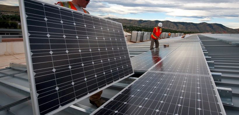 Ρουμανία: Cluster φωτοβολταϊκών 710 MW εξαγοράζει η OMV Petrom