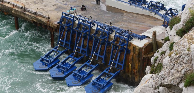 Συνεργασία Eco Wave Power με Rogan Associates για το έργο αξιοποίησης της κυματικής ενέργειας στο λιμάνι του Ηρακλείου
