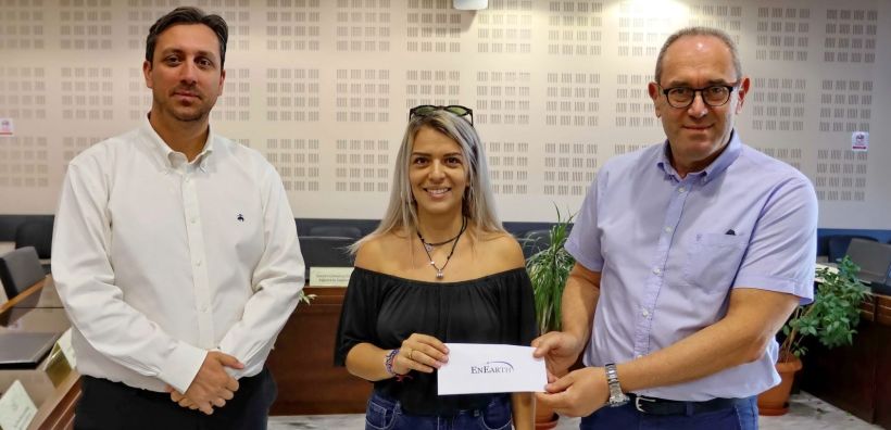 «Επιστροφή στα Θρανία» από την EnEarth με σχολικά είδη για 570 παιδιά σε Καβάλα, Παγγαίο και Νέστο 