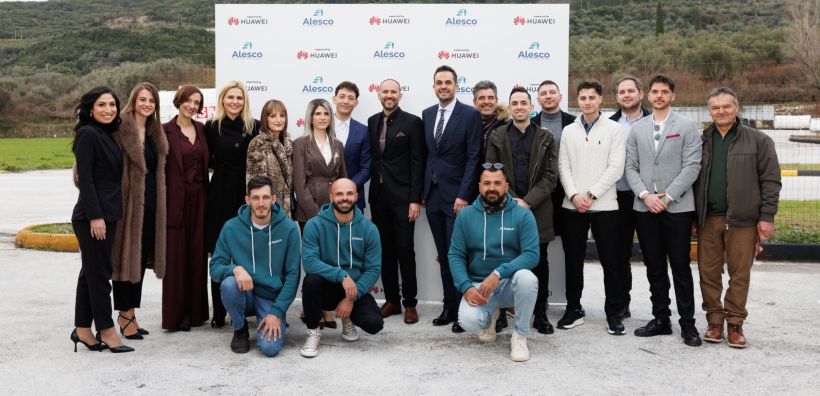 Η Παραμυθιά, η εποχή της φωτοβολταϊκής αφθονίας και οι ...δεινόσαυροι
