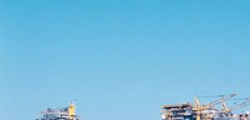 Πτωτικά αλλά πάνω από τα 100 δολ. το αργό