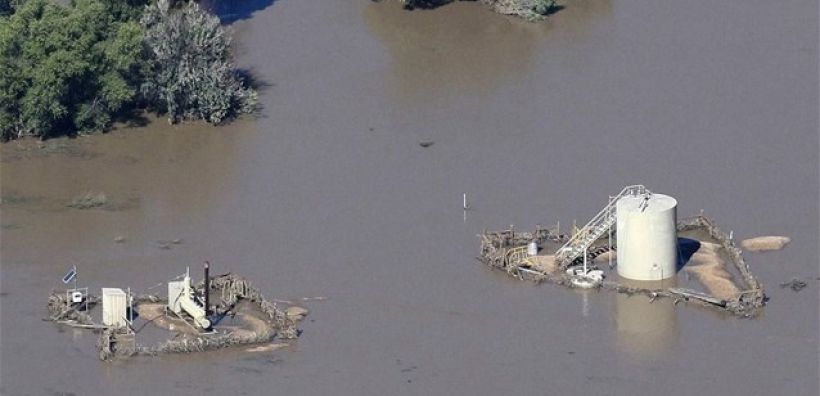 Ξεκίνησε η απορρύπανση των παραλιών στα Κύθηρα από τα πετρελαιοειδή