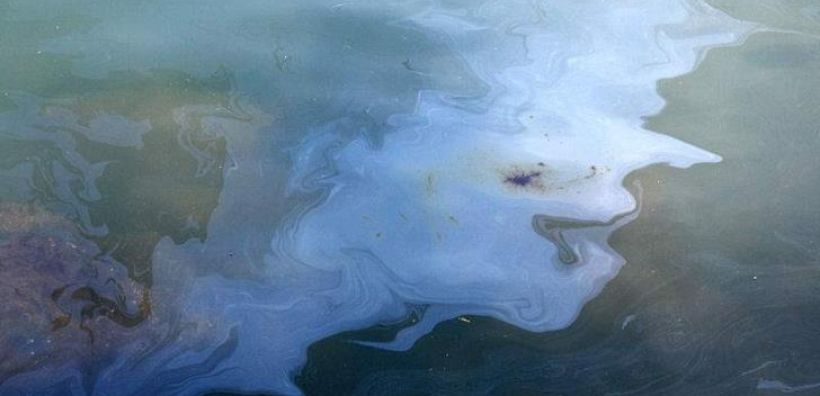 Μεγάλη πετρελαιοκηλίδα απειλεί τον κόλπο Λεμεσού
