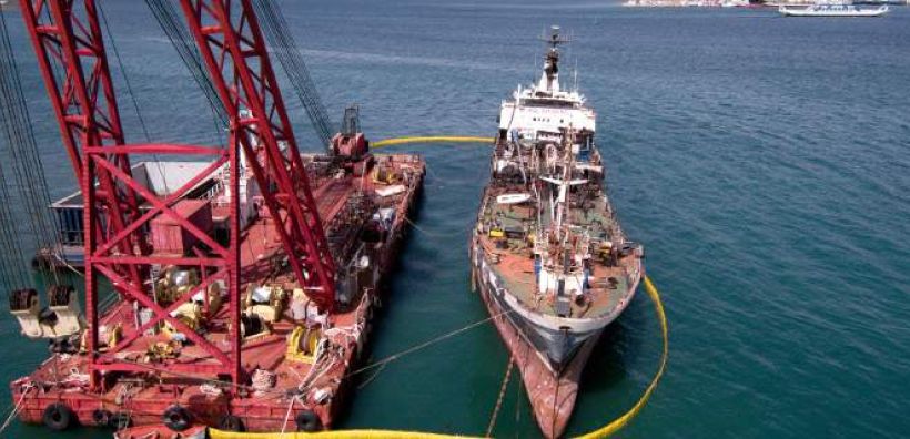 Σύλληψη του εκπροσώπου της διαχειρίστριας εταιρείας "Αγία Ζώνη I' και "Αγία Ζώνη III" μετά τη ρύπανση στη θαλάσσια περιοχή Μώλου ΔΕΗ