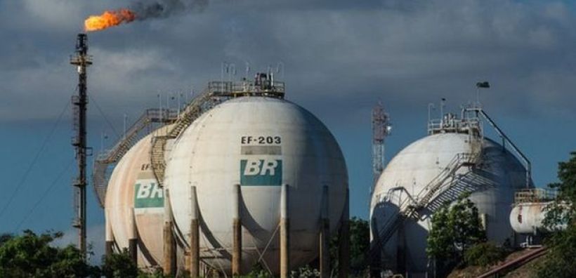 Σε εκποίηση περιουσιακών στοιχείων με στόχο τα 21 δισ. δολάρια προχωρά η Petrobras