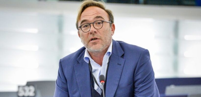 Π. Κόκκαλης (ευρωβουλευτής ΣΥΡΙΖΑ): 8+2 αλήθειες για τους λογαριασμούς ηλεκτρικής ενέργειας