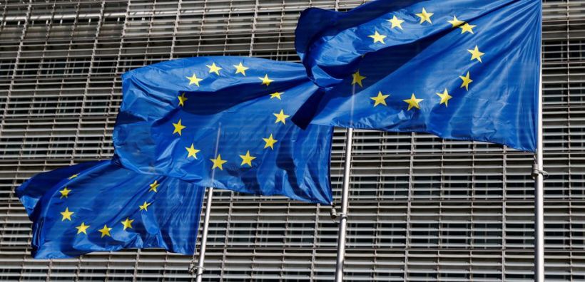 Reuters: Κοντά σε συμβιβασμό τα κράτη της ΕΕ για μετάθεση για το 2023 του έκτακτου φόρου στις εταιρείες ορυκτών καυσίμων 