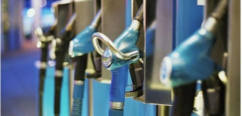 Μειώνεται κατά 2 λεπτά το πλαφόν στη βενζίνη