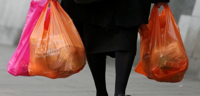 Σταδιακή απαγόρευση ή δραστική μείωση χρήσης της πλαστικής σακούλας