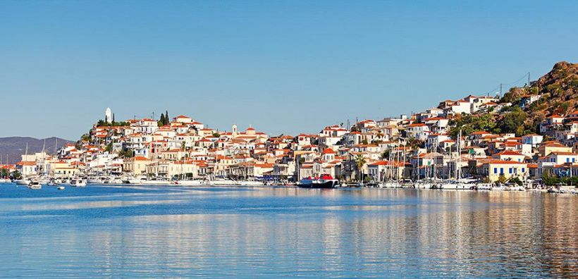 Πτώση ελικοπτέρου στον Πόρο - Χωρίς ρεύμα το νησί μετά την πρόσκρουση σε καλώδια της ΔΕΗ