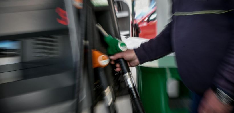 ΕΛΣΤΑΤ: Άνοδος 5,7% στη συνολική κατανάλωση πετρελαιοειδών το 2023 σε σχέση με το 2021