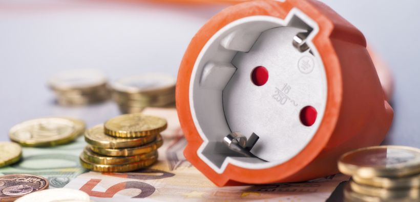 Χρέωση 45 εκατ. ευρώ καλούνται να πληρώσουν αναδρομικά η ΔΕΗ και οι άλλοι προμηθευτές για την εκκαθάριση αποκλίσεων