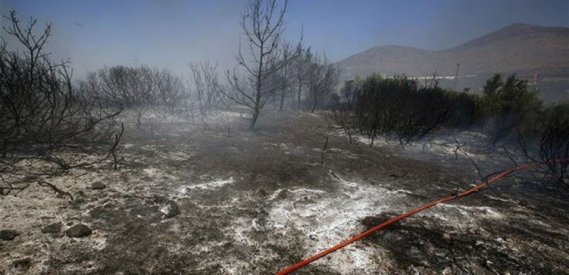Πυρκαγιά σε περιοχή χαμηλής βλάστησης στο Λουτράκι