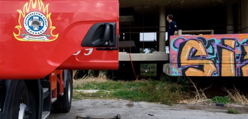 Πυρκαγιά σε προαύλιο χώρο εταιρείας ελαστικών στη Σίνδο