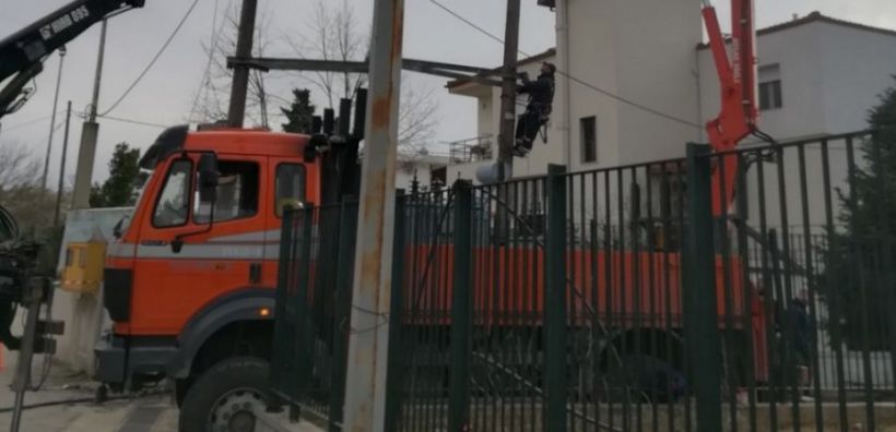 Πυλαία: Απομακρύνθηκε ο εναέριος υποσταθμός του ΔΕΔΔΗΕ που βρισκόταν εντός του προαυλίου σχολείων