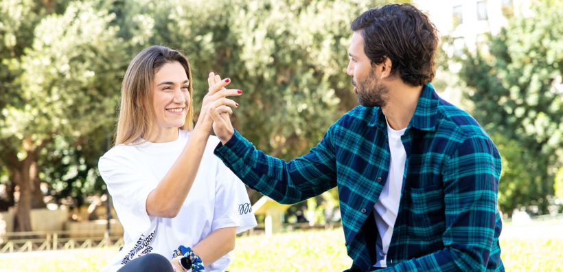 Η Κωτσόβολος μας καλεί να κάνουμε REACT, μέσα από τη νέα, YouTube σειρά, με παρουσιαστή τον Γιώργο Λέντζα