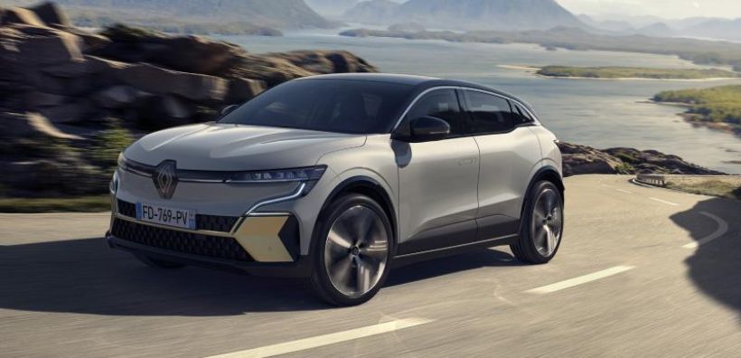 Αναστέλλει τις δραστηριότητες στη Ρωσία η Renault