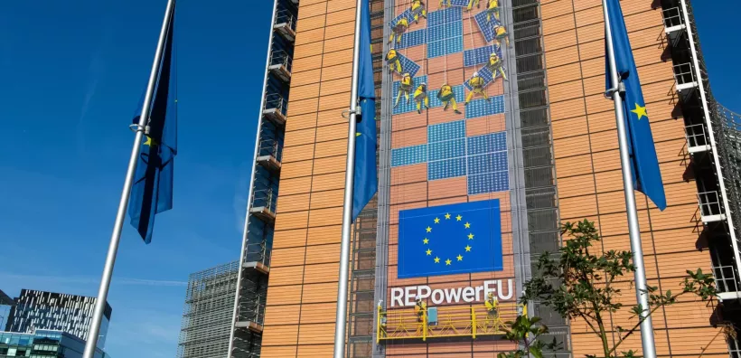 Έκθεση της Κομισιόν για την πρόοδο του REpowerEU στην Ελλάδα - 1.5 GW οι νέες ΑΠΕ το 2022 - Μείον 22% στην κατανάλωση αερίου με 0.1 bcm ρωσικό LNG