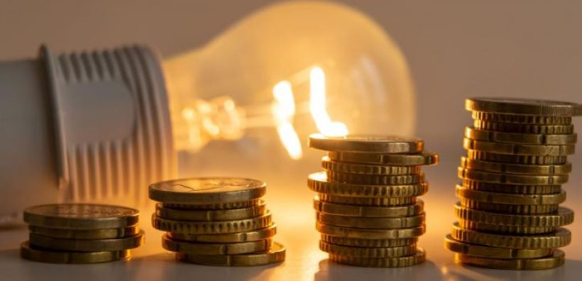 Χαμηλότερα η χονδρεμπορική ψηλότερα τα προθεσμιακά του Νοεμβρίου – Τα «κλειδιά» στην εμπορική πολιτική των παρόχων για τα «πράσινα» τιμολόγια τον επόμενο μήνα
