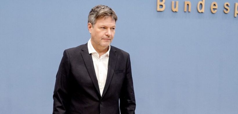 Γερμανία: Φάκελος με άσπρη σκόνη βρέθηκε στο γραφείο του Χάμπεκ
