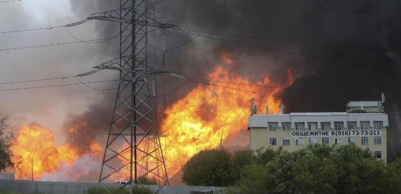 Κατασβέστηκε πυρκαγιά σε αποθήκη καυσίμων της Ρωσίας 
