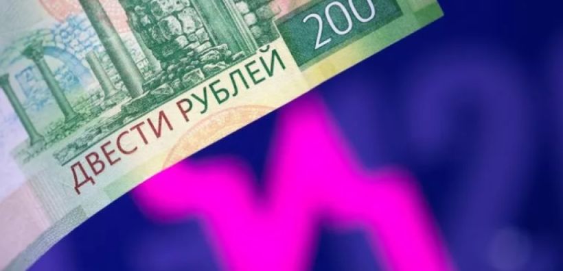 Σε χαμηλό άνω των 15 μηνών το ρούβλι