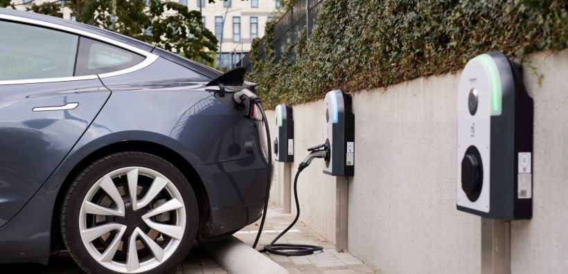 Schneider Electric: Νέα σειρά φορτιστών ηλεκτρικών οχημάτων EVlink pro AC
