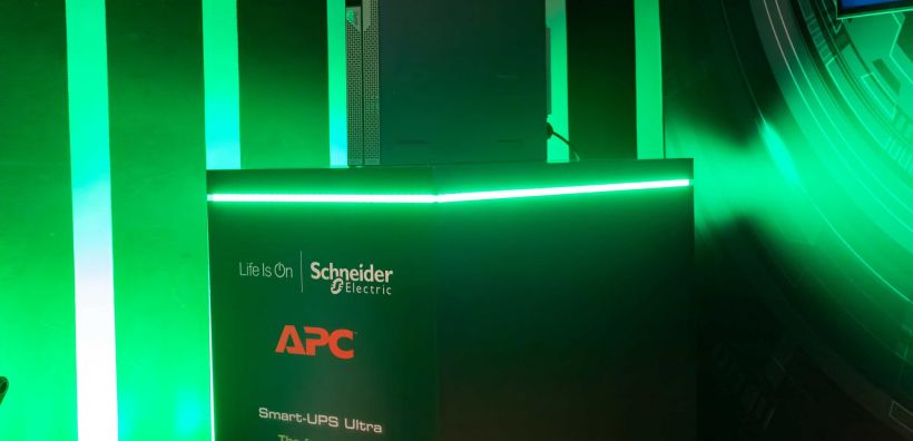 Schneider Electric: Με τα νέα UPS 8-10 Kw, τα μικρότερα και ελαφρύτερα UPS λιθίου στην αγορά, ολοκληρώνεται η πρωτοπόρα σειρά APC Smart-UPS Ultra