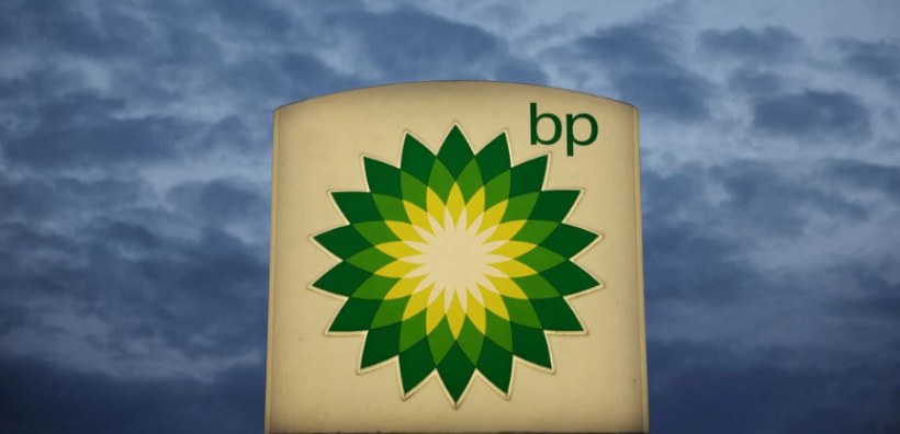 Οι Big Oil επανεξετάζουν τις επενδύσεις τους στις ΑΠΕ – Το νέο στοίχημα και πράσινη «σφήνα» του Ριάντ