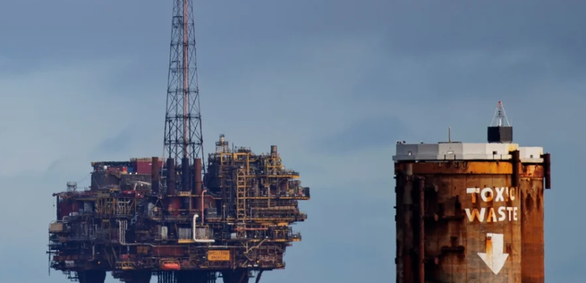 ΗΠΑ: Δεν αποκλείουν δευτερογενείς κυρώσεις σε αγοραστές ρωσικού πετρελαίου