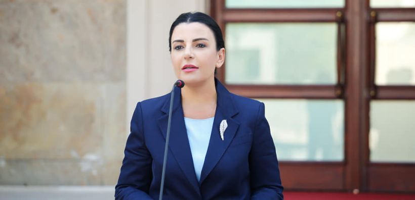 Οσμή σκανδάλου σε φωτοβολταϊκά έργα στην Αλβανία – Εμπλέκονται συνεργάτες της υπουργού Ενέργειας