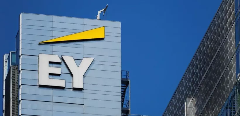 EY: Επιβραδύνθηκε η μείωση εκπομπών αερίων του θερμοκηπίου το 2023 από τις επιχειρήσεις