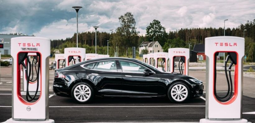 Ν. Ταμπακόπουλος: Η Tesla ξεκινά τις επενδύσεις στην Ελλάδα - Τι περιλαμβάνει το σχέδιο ανάπτυξης για το 2021