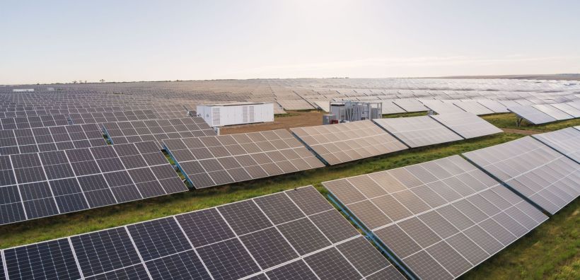 Με νέα έργα φωτοβολταϊκών 1,9 GW έκλεισε το 2025, σύμφωνα με τα προκαταρκτικά στοιχεία του ΣΕΦ – Στην ουρά έργα 800 MW για σύνδεση στο δίκτυο