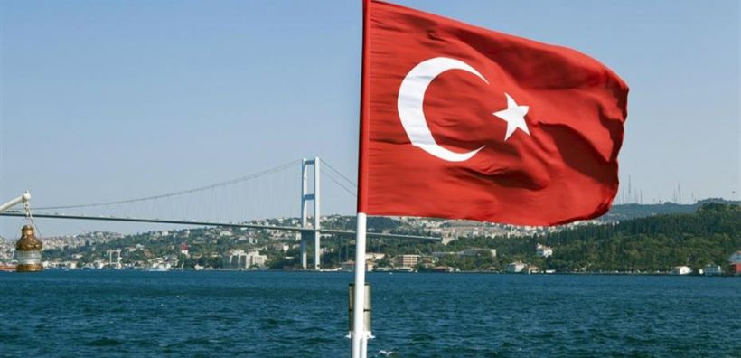 Τρεις αγνοούμενοι σε σύγκρουση αλιευτικού με πετρελαιοφόρο στον Βόσπορο