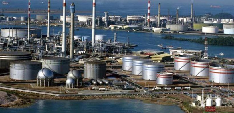 Μόνο το πετρέλαιο συγκρατήθηκε στις εξαγωγές της Σιγκαπούρης