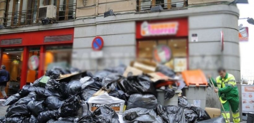 «Πνίγουν» την Ισπανία τα σκουπίδια