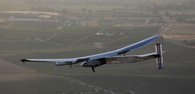 Στη Σεβίλλη προσγειώθηκε το Solar Impulse 2