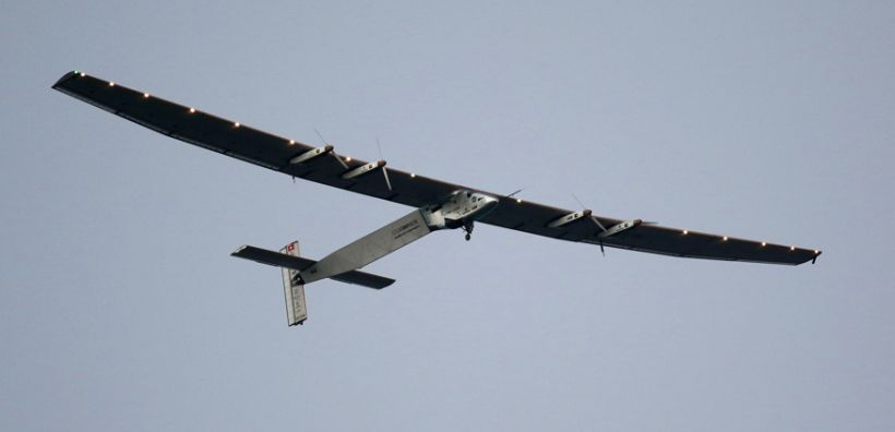 Καθηλώθηκε το Solar Impulse 2 λόγω προβλήματος στις μπαταρίες