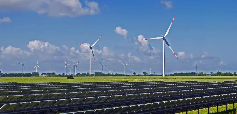 Και το 2023 ταρίφες εκτός διαγωνισμών για μικρά φωτοβολταϊκά και αιολικά έως 6 MW 