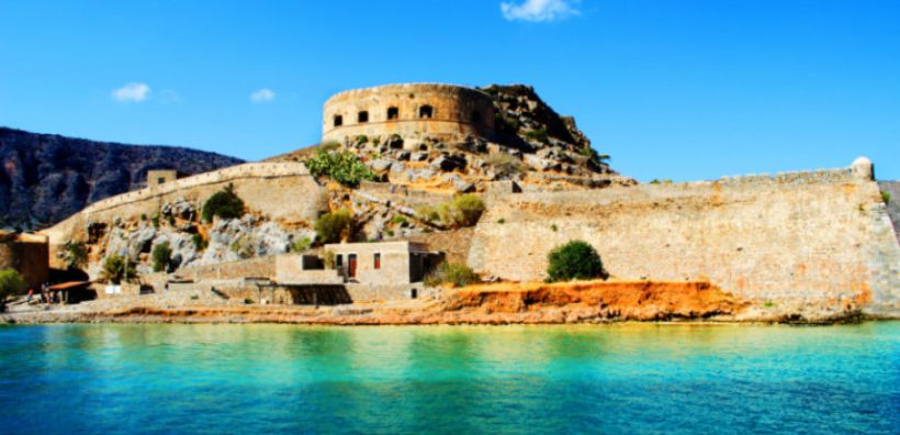 Ηράκλειο: Συνάντηση Αρναουτάκη με το δήμαρχο Αγίου Νικολάου -Στο επίκεντρο η ηλεκτροδότηση της Σπιναλόγκας