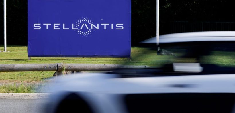 Stellantis: Απολύει 2.250 εργαζόμενους στην κατασκευή ηλεκτρικών οχημάτων