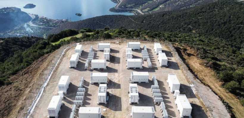 MORE: Ολοκλήρωσε την κατασκευή τριών συστημάτων standalone μπαταριών σε Φωκίδα, Φλώρινα και Βοιωτία