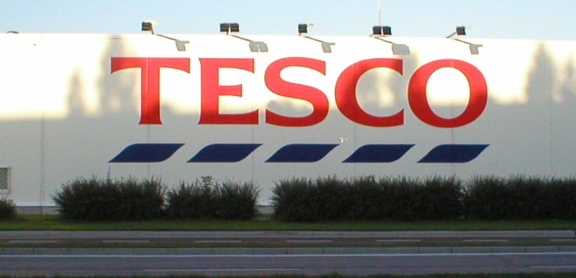 Tesco: Στα σκουπίδια 30.000 τόνοι τροφίμων στο α’ εξάμηνο