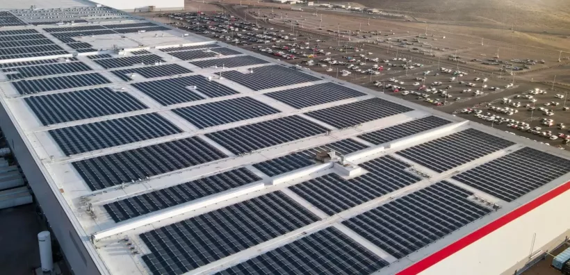 Tesla: «Τρέχει» σχέδιο για 100 GW παραγωγικής ικανότητας φωτοβολταϊκών στις ΗΠΑ έως το 2028