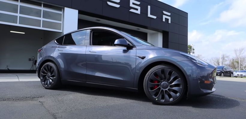 Η Tesla ανοίγει κατάστημα στην Αθήνα - Από τα τέλη του 2020 ξεκινούν οι παραδόσεις