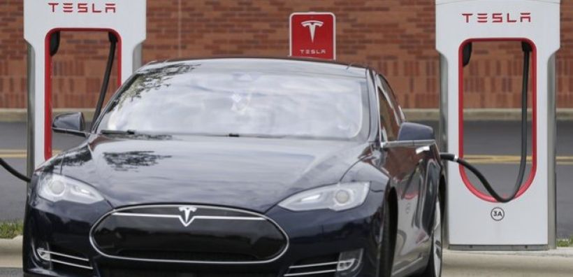 Πτώση άνω του 3% για τη μετοχή της Tesla στο Tradegate
