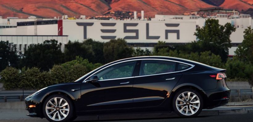 Tesla: Άδεια για έναρξη μαζικής παραγωγής στο νέο εργοστάσιό της στην Κίνα