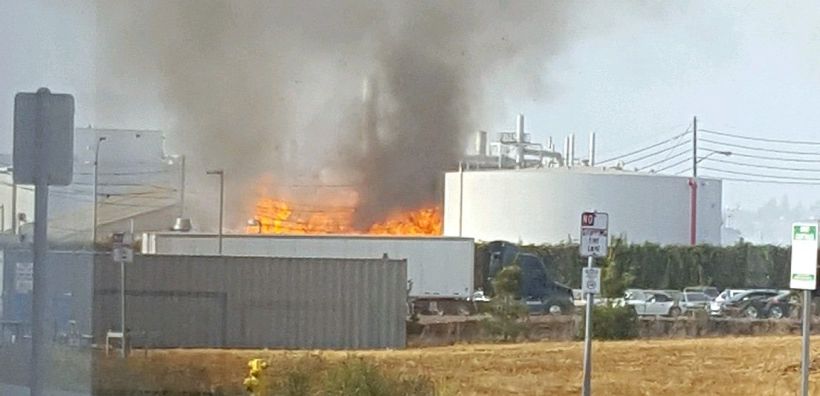 Πυρκαγιά ξέσπασε σε εργοστάσιο της Tesla στην Καλιφόρνια